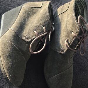 Toms Desert Wedge Bootie Gray Suede Lace-Up Shoes Size 7